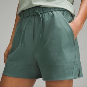 NWT Lululemon cinchable waist high rise woven shorts 3.5” length, medium forest
